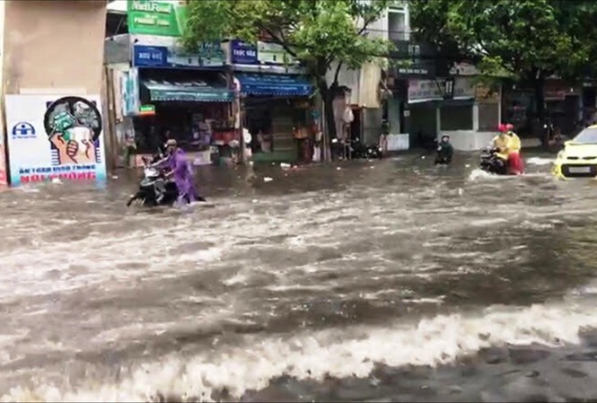 Đồng Nai: Dự án làm đường khiến dân khổ sở Cảnh ngập nước xảy ra thường xuyên trên đường Đồng Khởi , nội ô TP Biên Hòa