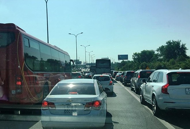 Cao tốc TPHCM - Long Thành - Dầu Giây: Phí cao, chất lượng dịch vụ ngày càng thấp Cao tốc TPHCM - Long Thành - Dầu Giây thường xuyên bị kẹt xe