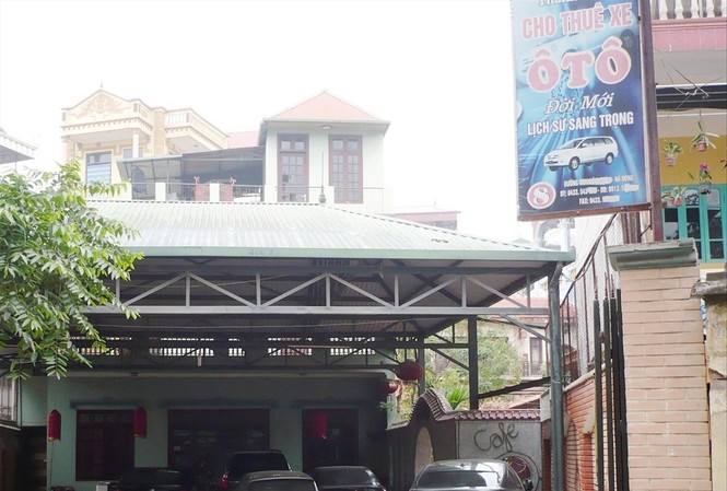 'Cháy' dịch vụ xe ô tô du lịch, tự lái dịp 30/4 Một đại lý cho thuê ô tô tự lái tại Văn Quán (Hà Đông) ngày 22/4 thông báo hết xe cho thuê dịp 30/4. Ảnh: A.Trọng