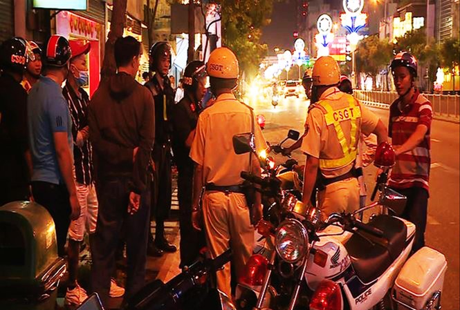 Công an TPHCM tiếp tục duy trì lực lượng 363 Lực lượng 363 tuần tra, kiểm soát trên các tuyến đường