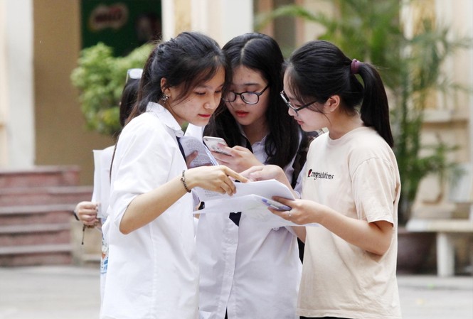 Vì sao gian lận thi cử năm trước vẫn chưa xử lý hết? Kỳ thi năm 2019 đang đến rất gần, nhiều người vẫn lo lắng về vấn đề gian lận thi cử