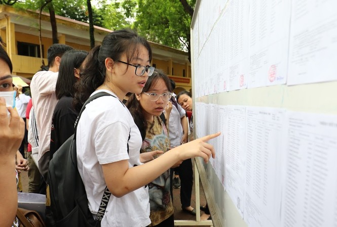 Tuyển sinh lớp 10 ở Hà Nội: Thí sinh, phụ huynh cân nhắc kỹ việc chọn trường Các trường ngoài công lập kêu bị đẩy thế khó trong tuyển sinh