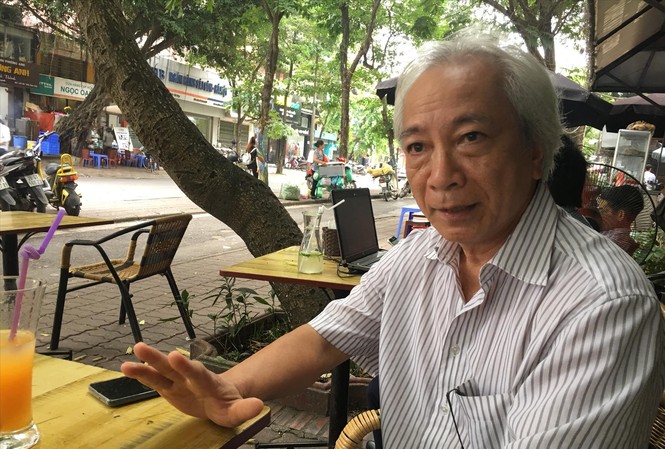 Làm đề thi: Đoạn trường ai có qua cầu mới hay Thầy Nguyễn Phương Sửu. ảnh: Nghiêm Huê