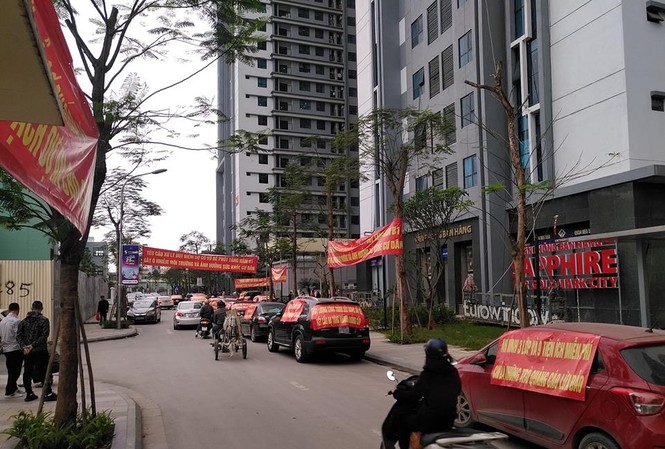Bộ Xây dựng nói gì trước các vụ khách hàng 'tố' chủ đầu tư gian dối? Cư dân Goldmark City 136 Hồ Tùng Mậu căng băng rôn phản đối chủ đầu tư Việt Hân gian dối nhiều lần