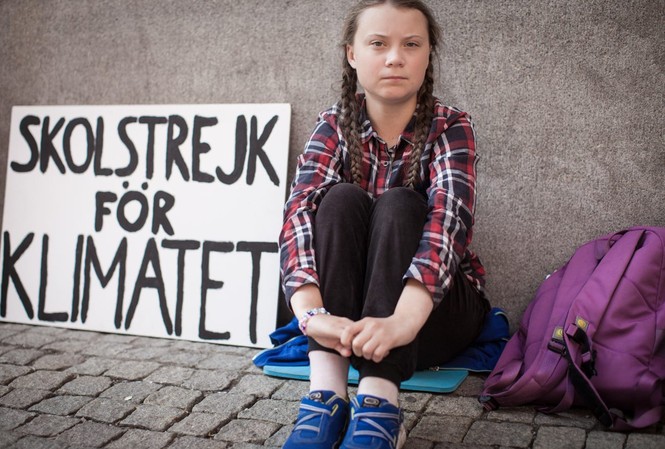 Cô gái 16 tuổi gây xôn xao Liên Hợp Quốc Greta Thunberg trong lần biểu tình một mình trước trụ sở quốc hội Thụy Điển
ảnh: Anders Hellberg