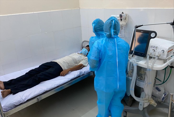 Huy động y bác sỹ về hưu, sinh viên y khoa chống dịch Điều trị cho bệnh nhân mắc Covid-19 tại huyện Cần Giờ (TPHCM).