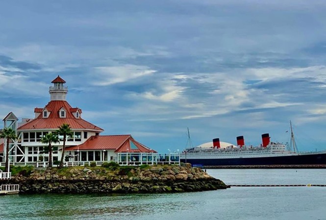 Thư nước Mỹ: Cách một nụ hôn Tàu Queen Mary lịch sử (lớn hơn tàu Titanic) nay thành khách sạn - điểm du lịch nổi tiếng của thành phố cảng Long Beach