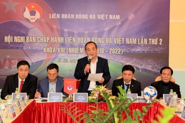 Giữ “tay hòm chìa khoá” ở VFF là ai? Bóng đá Việt Nam cần tìm được người thay thế vị trí do ông Cấn Văn Nghĩa (bìa phải) để lại ảnh: CTV