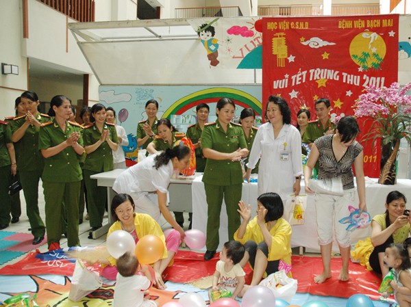 Học viện CSND tổ chức Trung thu cho bệnh nhi Học viện CSND tổ chức Trung thu cho bệnh nhi