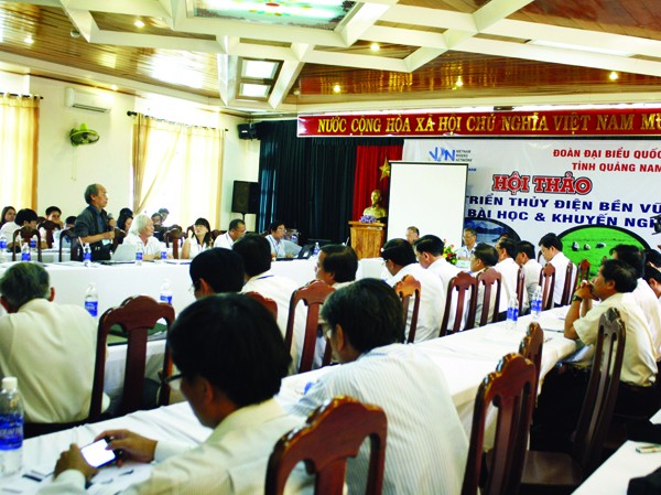 Hơi sức đâu mà lo cho dân? BQL Dự án Thủy điện 3 và Cty Thủy điện Sông Tranh 2 vắng mặt tại hội thảo
Ảnh: Nguyễn Thành