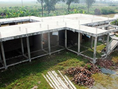 Thả bò, chăn vịt trong ngôi trường tiền tỷ Thả bò, chăn vịt trong ngôi trường tiền tỷ