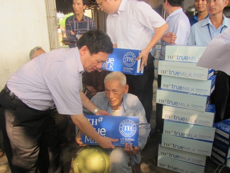 TH True Milk cứu trợ đồng bào Hoàng Mai TH True Milk cứu trợ đồng bào Hoàng Mai