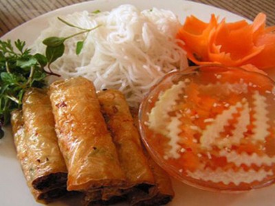 Bữa trưa đổi món với bún nem Bữa trưa đổi món với bún nem