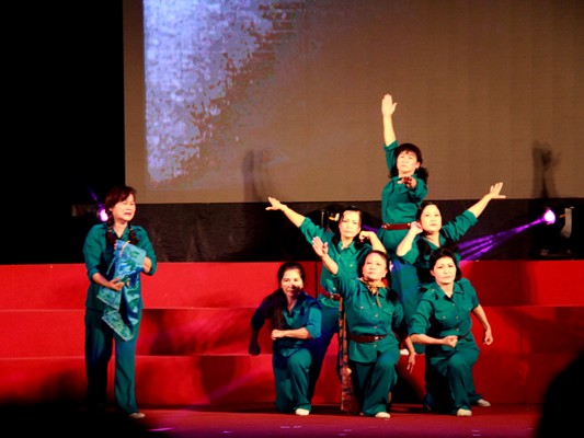 Cựu 'Trinh nữ Trường Sơn' chào mừng Ngày phụ nữ Việt Nam Cựu 'Trinh nữ Trường Sơn' chào mừng Ngày phụ nữ Việt Nam