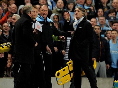 Mancini khẳng định M.U vẫn chiếm ưu thế Alex Ferguson và Mancino có màn đấu khẩu dữ dội