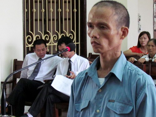 Lĩnh 16 năm tù vì dùng nắm đấm giải quyết mâu thuẫn Lĩnh 16 năm tù vì dùng nắm đấm giải quyết mâu thuẫn