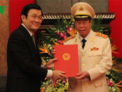 Phong hàm Thượng tướng cho Thứ trưởng Bộ Công an Bùi Văn Nam Phong hàm Thượng tướng cho Thứ trưởng Bộ Công an Bùi Văn Nam
