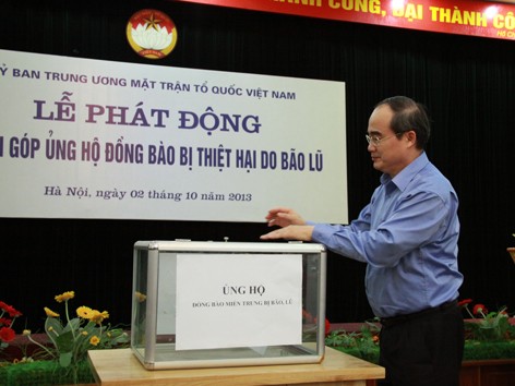 Hơn 28 tỷ đồng ủng hộ đồng bào miền Trung Hơn 28 tỷ đồng ủng hộ đồng bào miền Trung