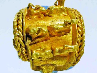 Bộ trang sức cổ bằng vàng bạc nghìn năm tuổi Bộ trang sức cổ bằng vàng bạc nghìn năm tuổi