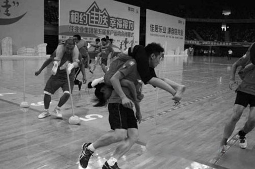 Thi cõng vợ, được căn nhà Thi cõng vợ, được căn nhà