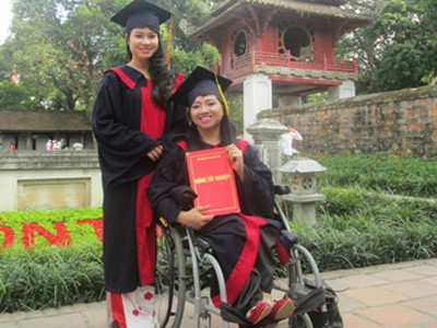 Cô gái tật nguyền là SV xuất sắc Học viện Tài chính Cô gái tật nguyền là SV xuất sắc Học viện Tài chính