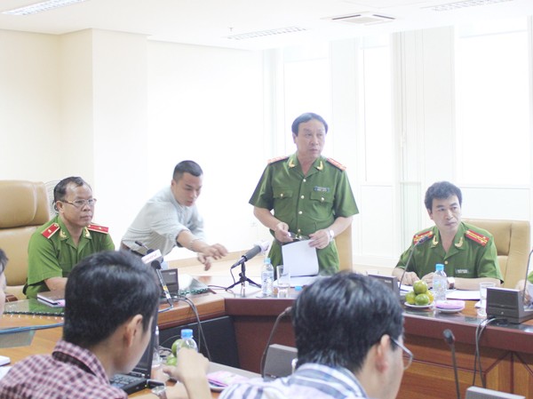 Ông Dương Chí Dũng từng thừa nhận sai phạm Đại tá Trần Duy Thanh (người đứng) thông báo kết quả điều tra ban đầu vụ án tại Vinalines