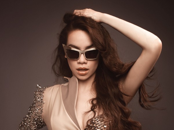 Hà Hồ: Hết 'ngu' đến 'dốt' Hà Hồ: Hết 'ngu' đến 'dốt'