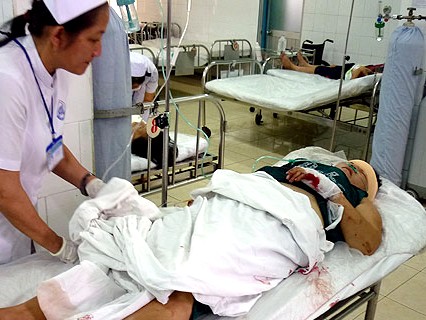 Con nghiện lên cơn, sáu người thương vong Con nghiện lên cơn, sáu người thương vong