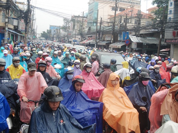 TP Hồ Chí Minh: “Nóng” ùn tắc, ngập nước Ùn tắc giao thông trên đường Cách mạng Tháng Tám (quận 1), TPHCM