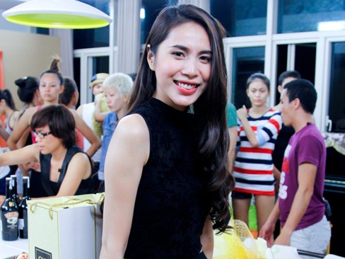Thủy Tiên khoe da trắng muốt ở nhà chung Next Top Model Thủy Tiên khoe da trắng muốt ở nhà chung Next Top Model