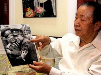 Đại tướng Võ Nguyên Giáp mãi trong tim những người anh em Lào Đại tướng Võ Nguyên Giáp mãi trong tim những người anh em Lào