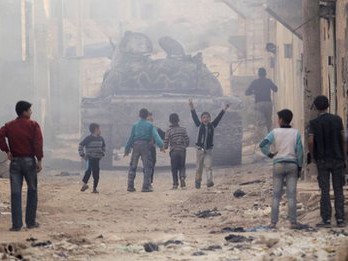 Các tay súng bắn tỉa Syria nhả đạn vào hàng trăm trẻ em Các tay súng bắn tỉa Syria nhả đạn vào hàng trăm trẻ em