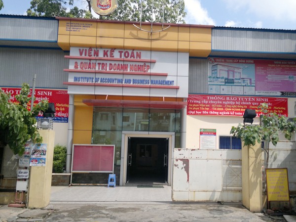 Bát nháo bán chỉ tiêu tuyển sinh Cơ sở 3 của trường Trung cấp Đông Dương, nơi dạy sinh viên học 2 ngành không phép Ảnh: Q.P