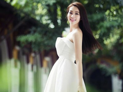 Hoa hậu Việt tâm sự đêm Halloween Hoa hậu Việt tâm sự đêm Halloween