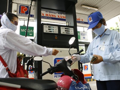 Doanh nghiệp xăng dầu mắc bệnh 'than'? Doanh nghiệp xăng dầu mắc bệnh 'than'?
