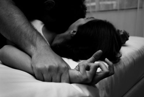 Bị hiếp dâm, cướp tài sản vì đi nhờ xe người lạ Bị hiếp dâm, cướp tài sản vì đi nhờ xe người lạ