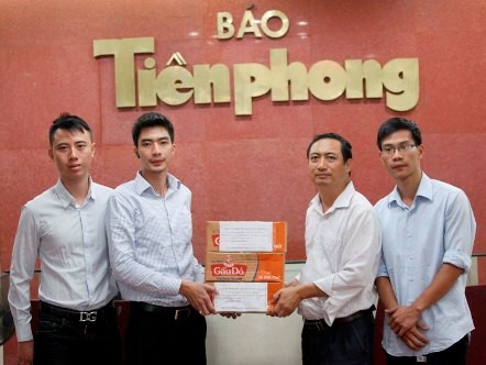 Tiếp nhận quà ủng hộ đồng bào bị bão lụt Tiếp nhận quà ủng hộ đồng bào bị bão lụt
