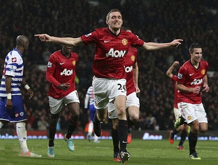 Hạ Queens Park Rangers, MU trở lại ngôi đầu bảng Hạ Queens Park Rangers, MU trở lại ngôi đầu bảng