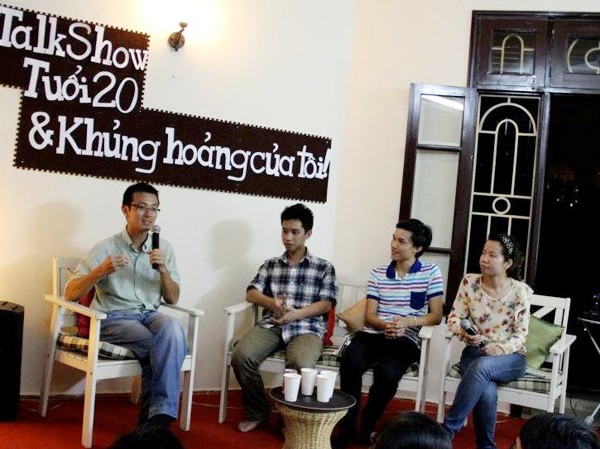 Trải lòng khủng hoảng tuổi 20 Khách mời và bạn trẻ giao lưu trong chương trình