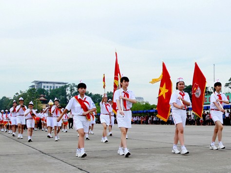 Dũng sĩ nhí báo công 'Nghìn việc tốt' Dũng sĩ nhí báo công 'Nghìn việc tốt'