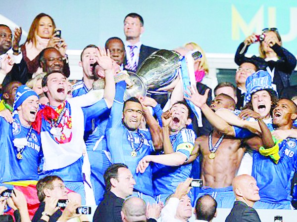Chelsea chết đi sống lại để lên ngôi Chelsea chết đi sống lại để lên ngôi