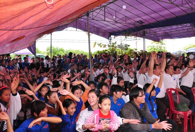 Nhịp đập biển đảo Học sinh Quảng Bình và đại biểu Hành trình tại buổi giao lưu Tuổi trẻ vì biển đảo quê hương