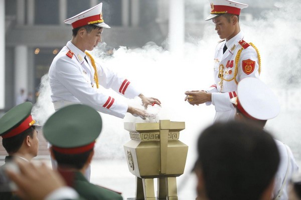 Linh cữu Đại tướng về đất Mẹ Quảng Bình trên chuyên cơ Linh cữu Đại tướng về đất Mẹ Quảng Bình trên chuyên cơ