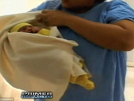 Sản phụ tuổi ô mai lên giường đẻ vẫn còn khóc kêu mẹ Sản phụ tuổi ô mai lên giường đẻ vẫn còn khóc kêu mẹ