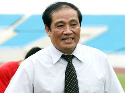 Dễ như... 'làm quan bóng đá' Dễ như... 'làm quan bóng đá'