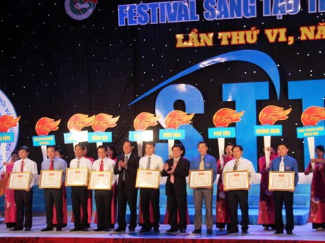 Tôn vinh 45 đề tài sáng tạo của tuổi trẻ Tôn vinh 45 đề tài sáng tạo của tuổi trẻ