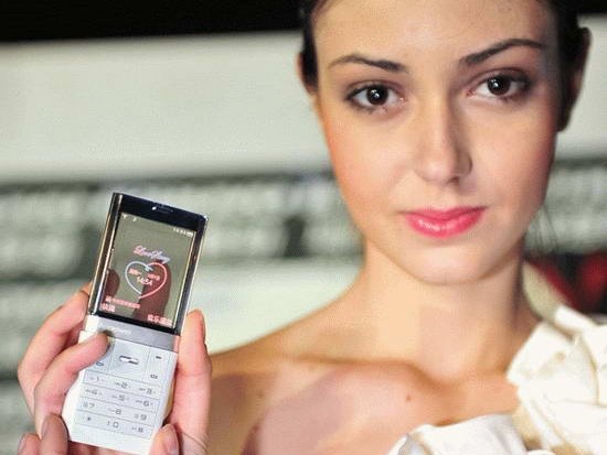 'Dế' trong suốt giá hơn bốn triệu đồng 'Dế' trong suốt giá hơn bốn triệu đồng