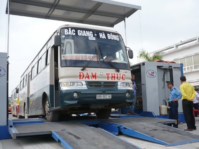 Hà Nội 'nhốt' hàng chục xe khách kém chất lượng Hà Nội 'nhốt' hàng chục xe khách kém chất lượng