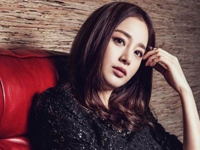 Kim Tae Hee đẹp hút hồn với váy bó sát gợi cảm Kim Tae Hee đẹp hút hồn với váy bó sát gợi cảm