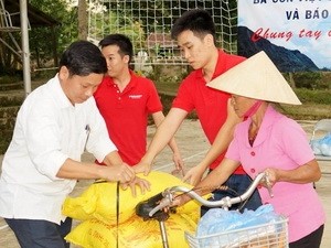 Chiếm hàng cứu trợ lụt bão: Phạt từ 5-10 triệu đồng Chiếm hàng cứu trợ lụt bão: Phạt từ 5-10 triệu đồng